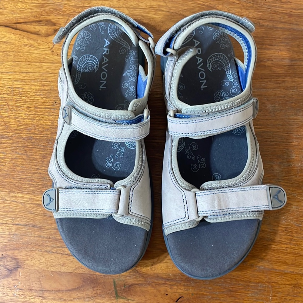 Aravon Rev 3 strap Hiking Walking Sandals in Taupe, Size 9D (wide)